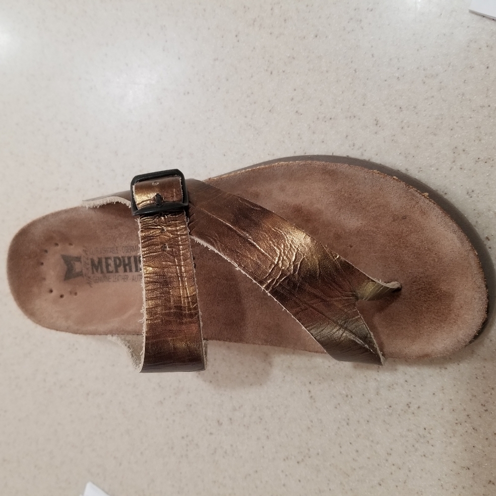 Mephisto womens thong sandal. NEVER WORN